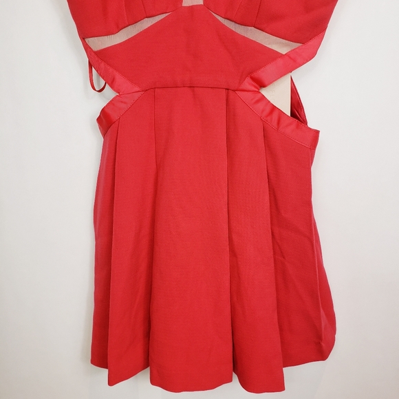 🆕️ Three Floor Look see cut out sides dres - Picture 4 of 8